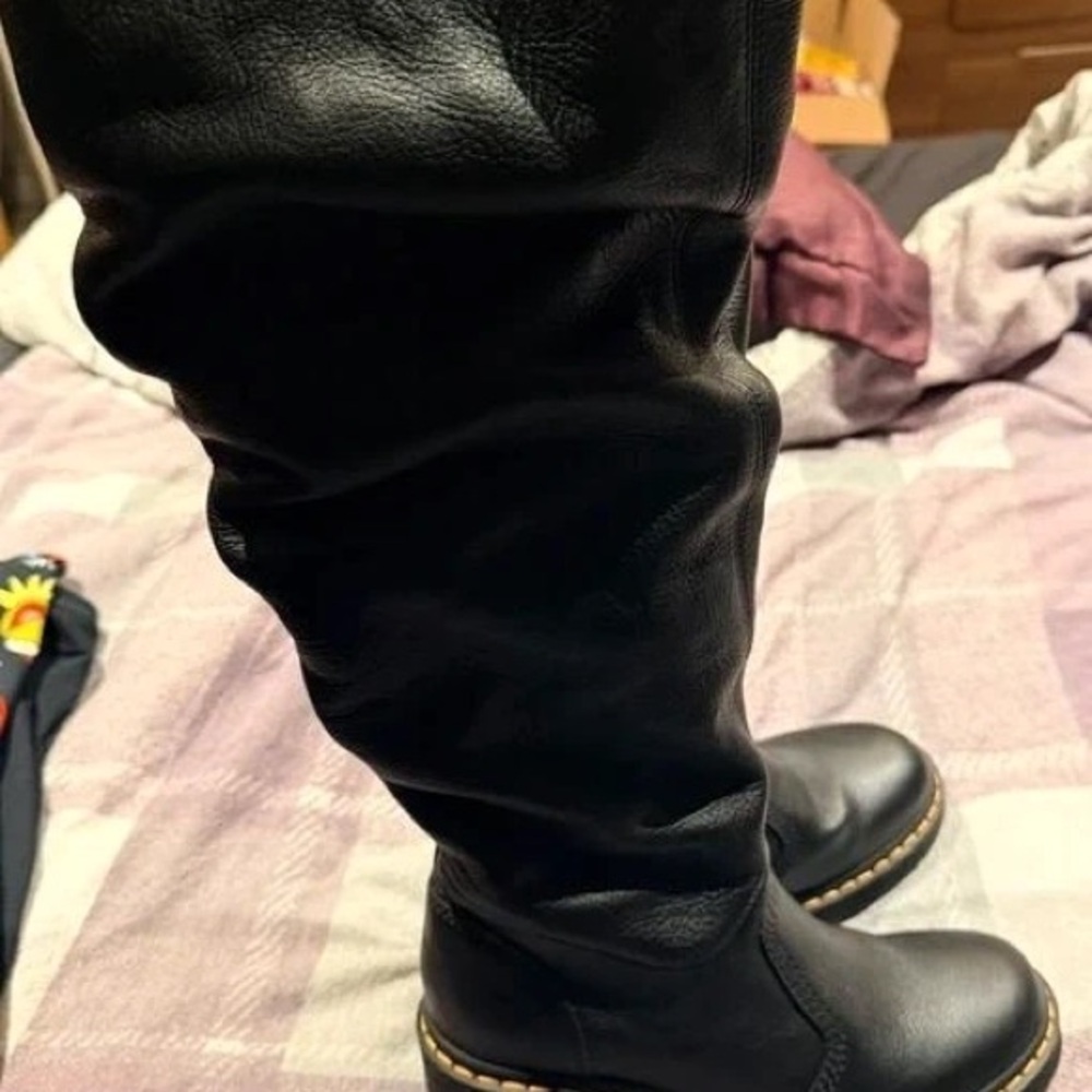 Elegant Black Leather Heeled Boots